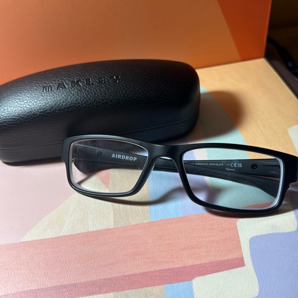 Men’s black Oakley glass frames